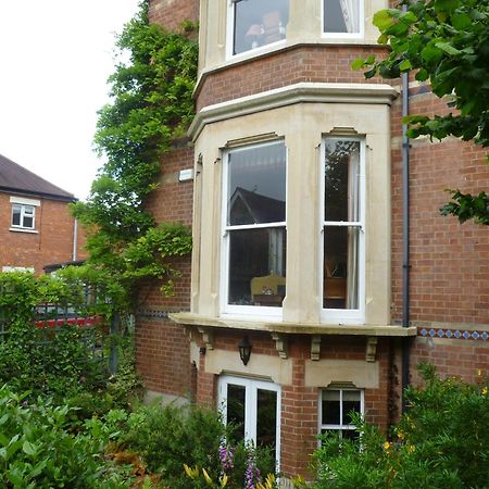 Laurel House Bed & Breakfast Cheltenham Exterior photo